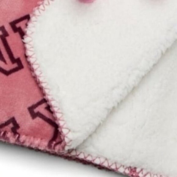 VS Pink Mauve Logo Sherpa Blanket - Picture 3 of 3